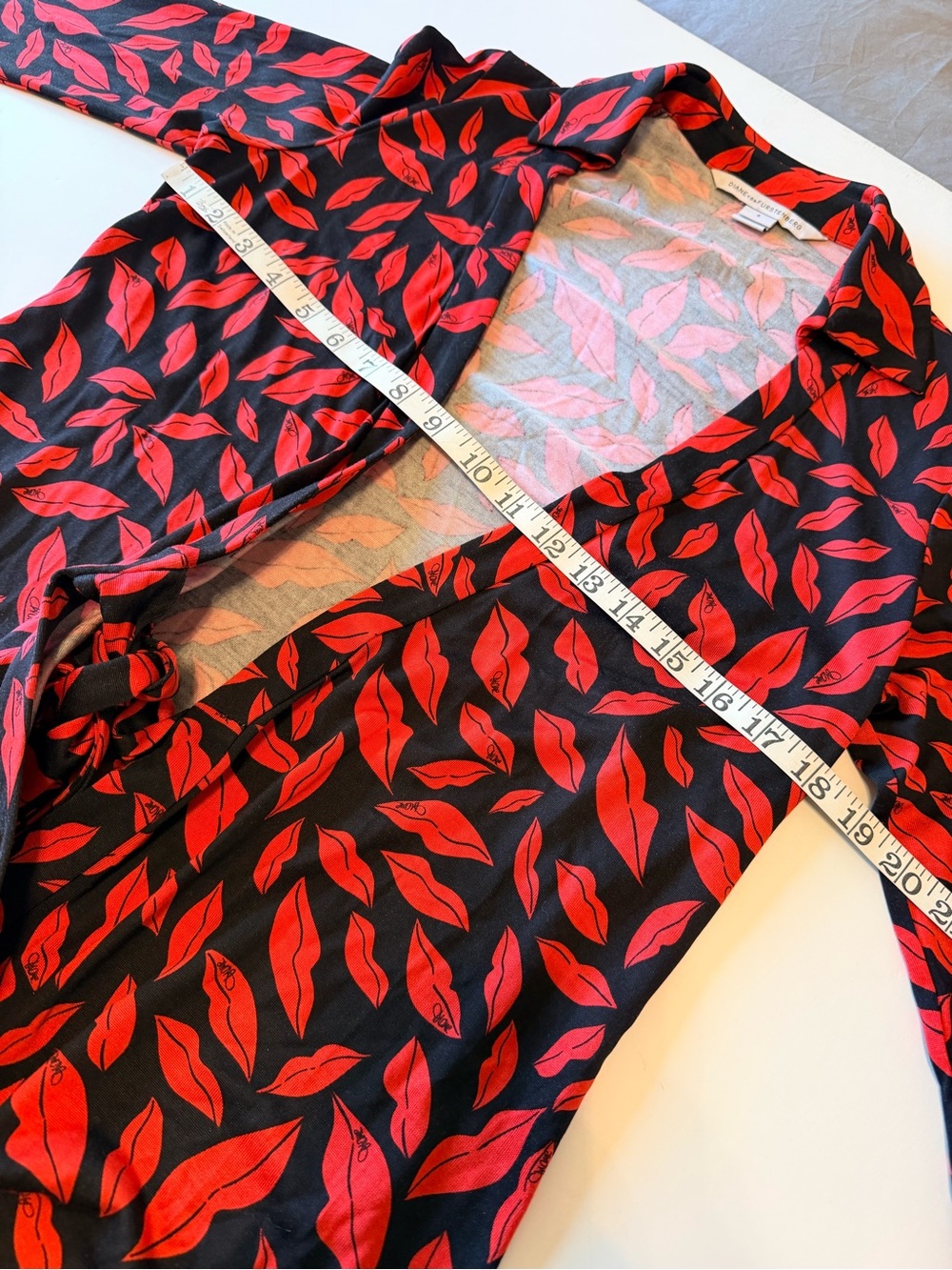 Diane von Furstenberg Lips Wrap Dress 100%Silk jersey, size 6 - Picture 6 of 14